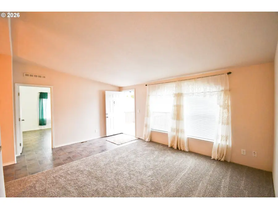 755 Division St #322, The Dalles, OR 97058 - #3