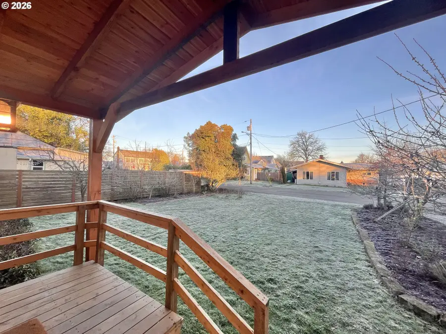 240 W Jefferson St, Carlton, OR 97111 - #3