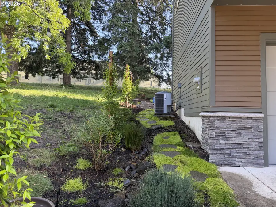 3971 Village Center Dr Se, Salem, OR 97302 - #3