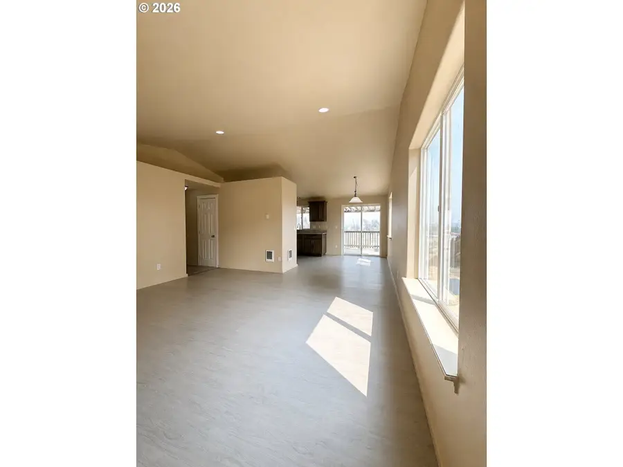 402 SE Carmen Way, Madras, OR 97741 - #3