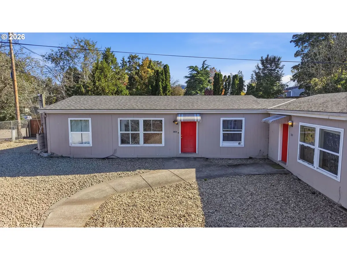 8240 SE Kelly St, Portland, OR 97266 - #1