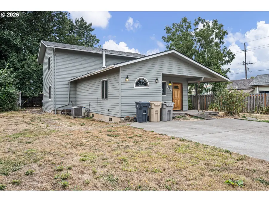 340 N 7th St, Harrisburg, OR 97446 - #2