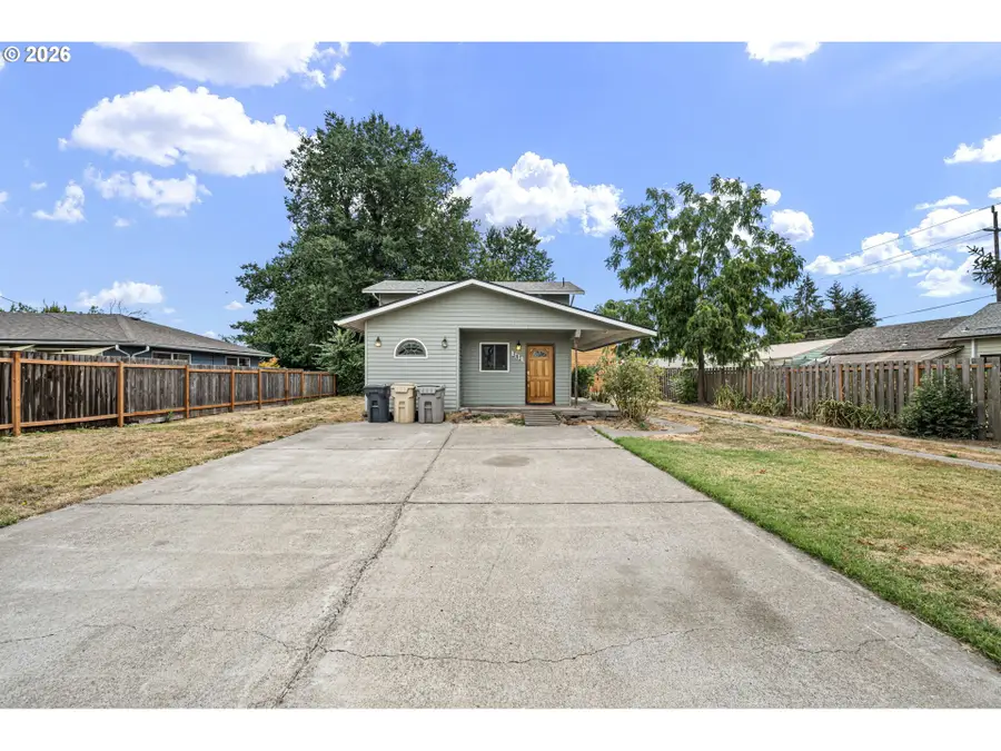 340 N 7th St, Harrisburg, OR 97446 - #3