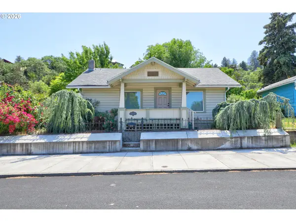 318 E 13th St, TheDalles, OR 97058