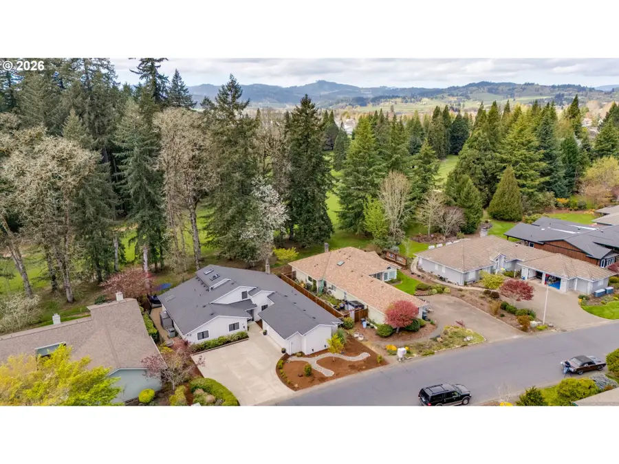 1827 NW Doral St, McMinnville, OR 97128 - #3