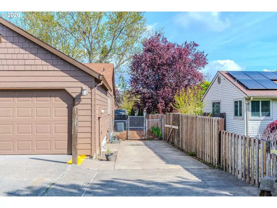 481 SE 43rd Cir, Troutdale, OR 97060 - #3