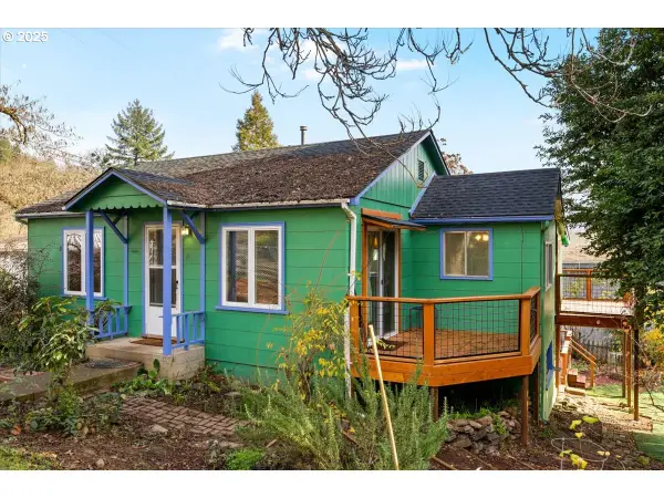 635 NW 4th Ave, MyrtleCreek, OR 97457