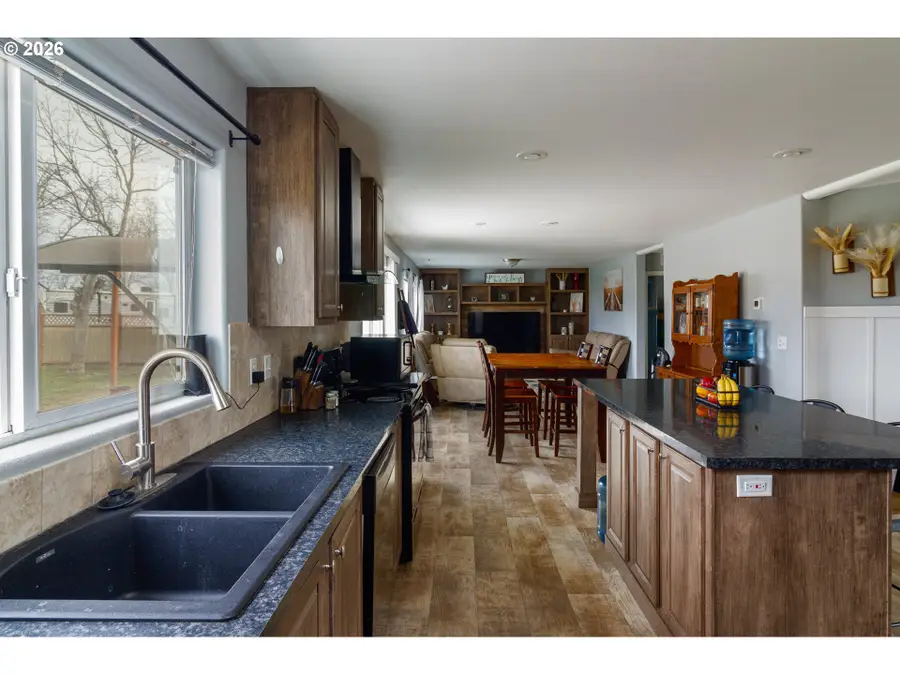 240 NW Jewell Ct, Irrigon, OR 97844 - #3