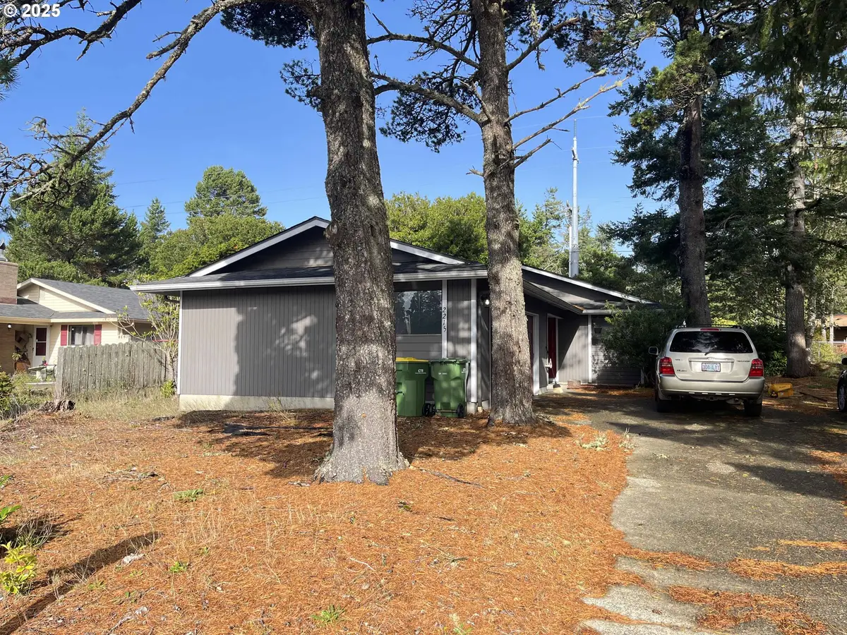 2215 24th St, Florence, OR 97439 - Image #1