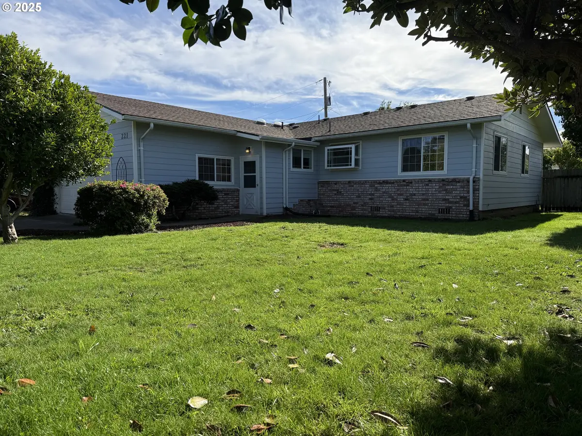 221 Musser St, Brookings, OR 97415 - Image #1