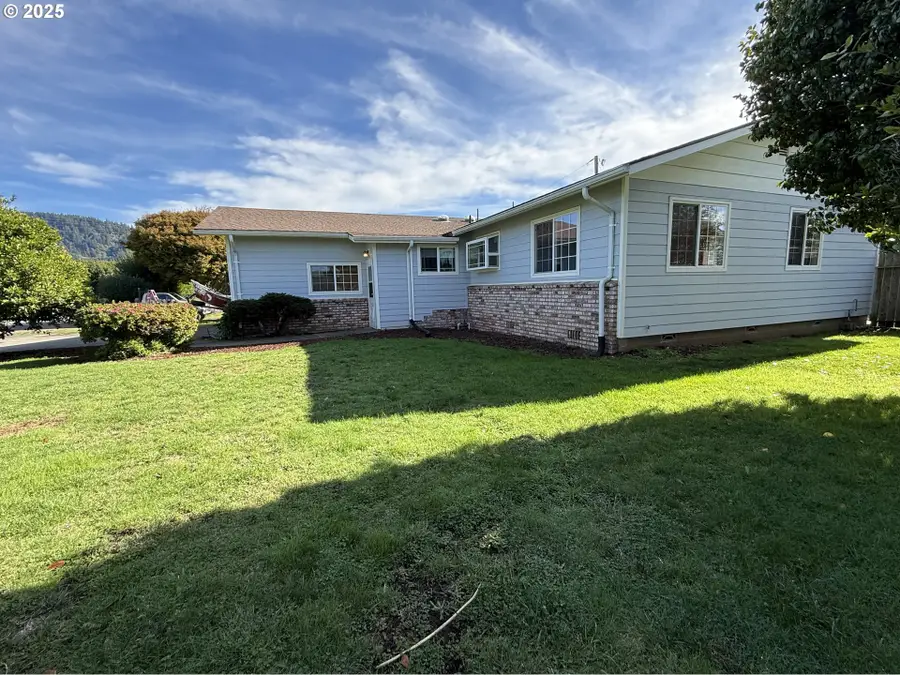 221 Musser St, Brookings, OR 97415 - Image #3