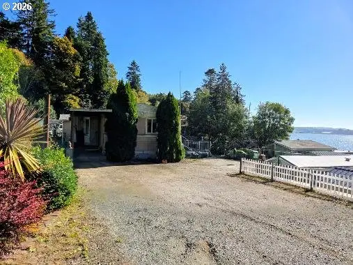 66642 E Bay Rd, NorthBend, OR 97459