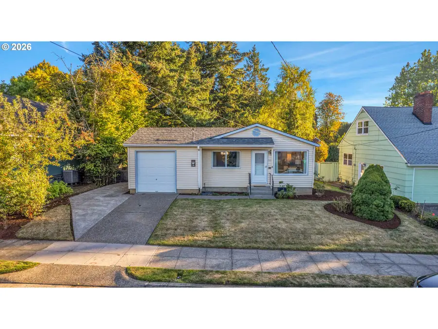 3724 SE Schiller St, Portland, OR 97202 - #3