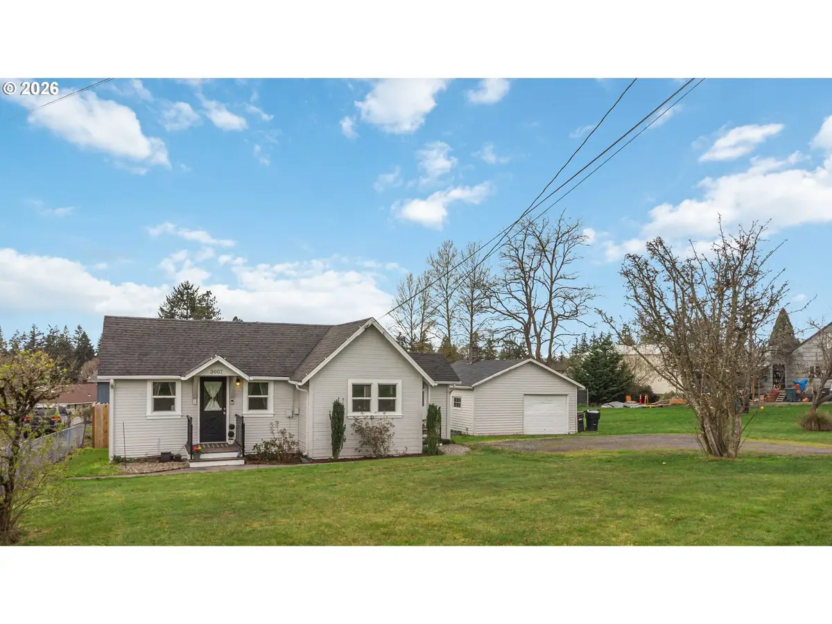 3007 Columbia Heights Rd, Longview, WA 98632 - #1