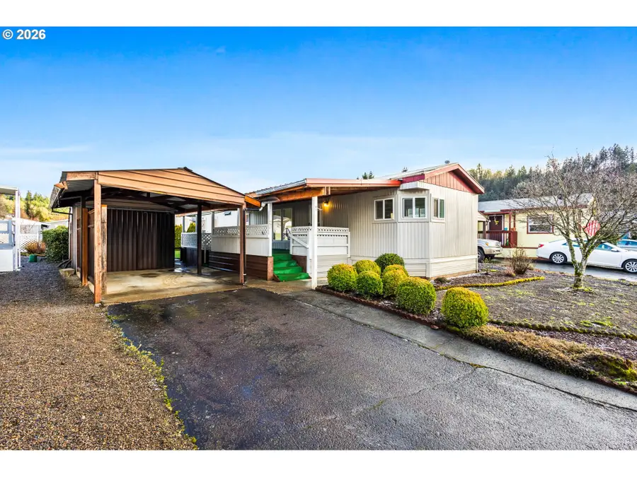 1307 S Water St, Silverton, OR 97381 - #2