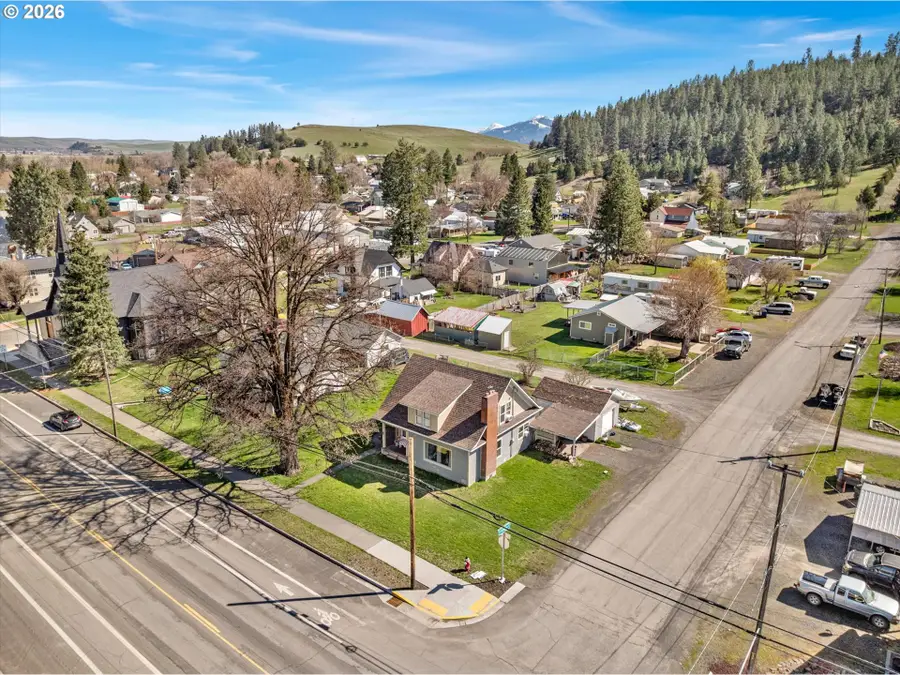 206 W 1st St, Wallowa, OR 97885 - #3