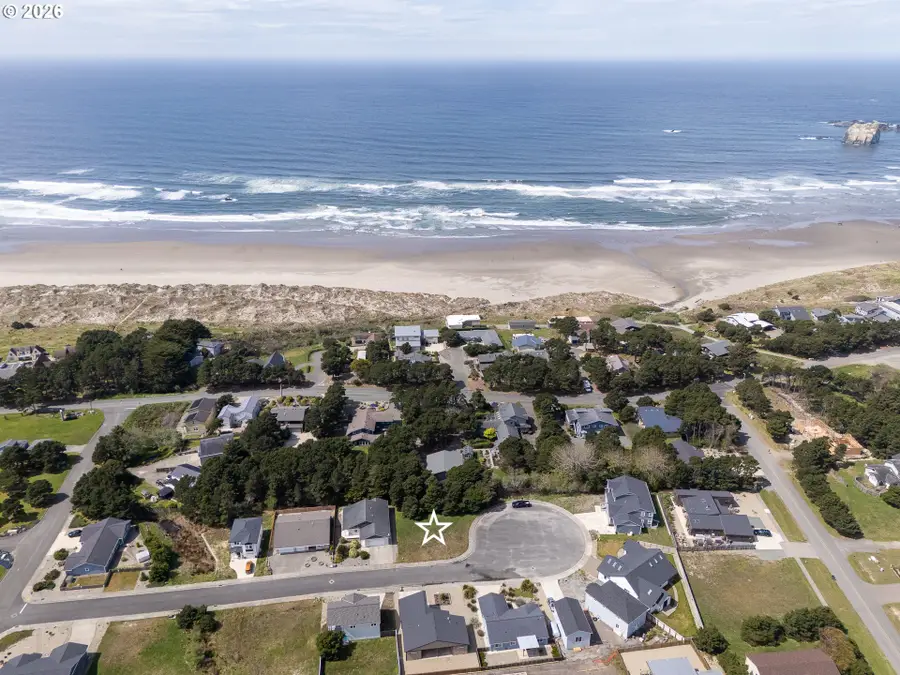 3122 Periwinkle Ln Sw #5, Bandon, OR 97411 - #3