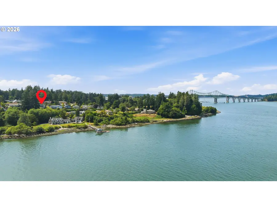451 Simpson Ave, North Bend, OR 97459 - #3