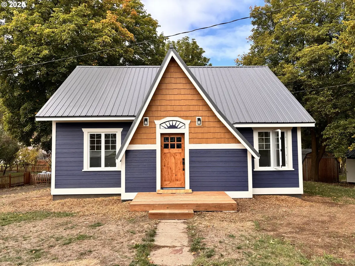 404 N Holmes St, Wallowa, OR 97885 - Image #1