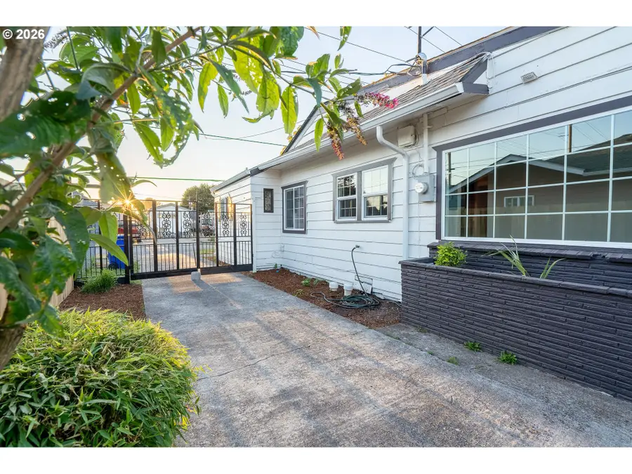 504 S 5th Ave, Kelso, WA 98626 - #2