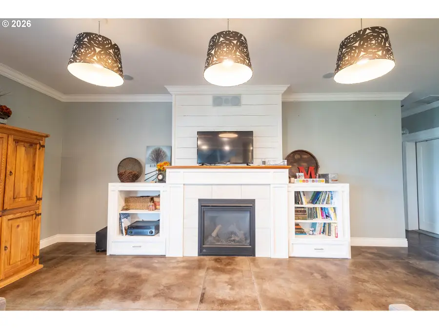10305 Leonard Ln, Island City, OR 97850 - #3