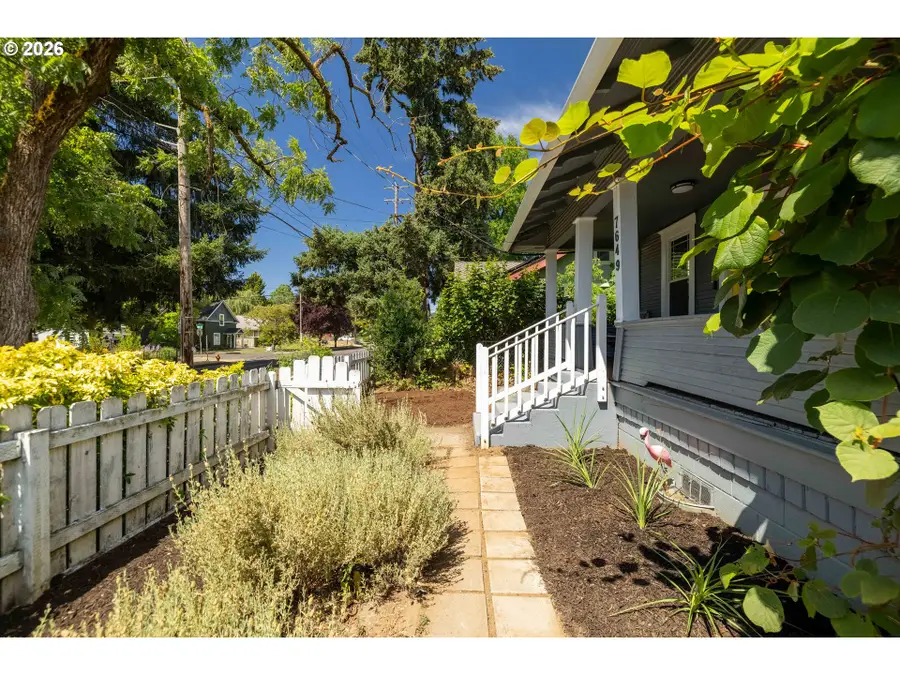 7649 N Willamette Blvd, Portland, OR 97203 - #2