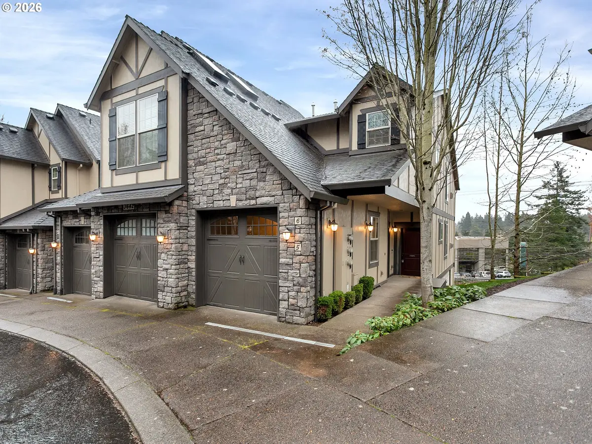 3642 SW Baird St #5, Portland, OR 97219 - #1