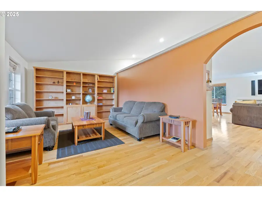 621 SE 11th Cir, Troutdale, OR 97060 - Image #3