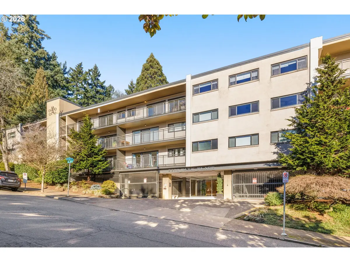 2393 SW Park Pl #302, Portland, OR 97205 - Image #1