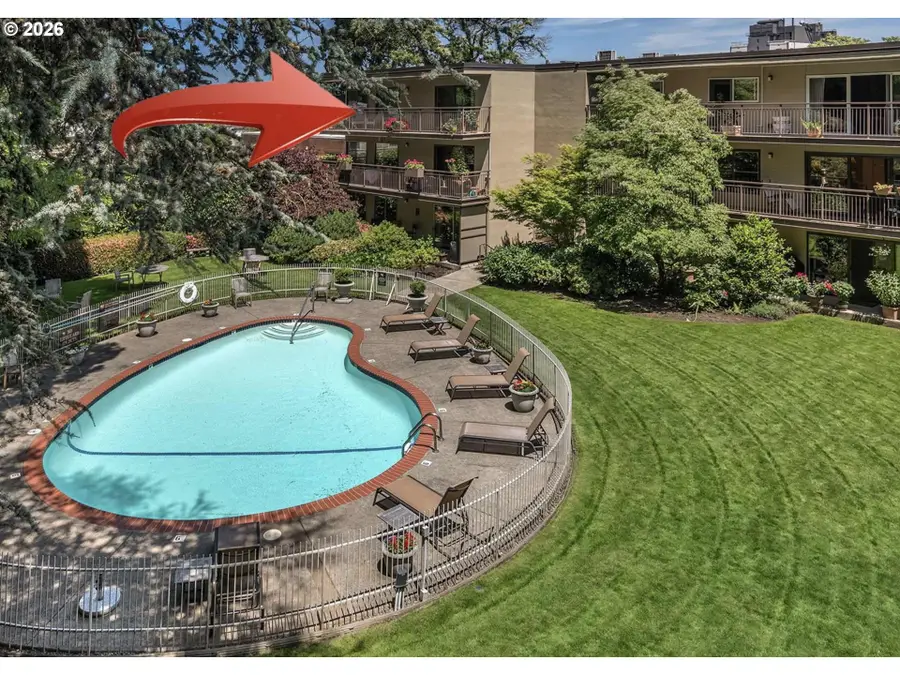 2393 SW Park Pl #302, Portland, OR 97205 - Image #2