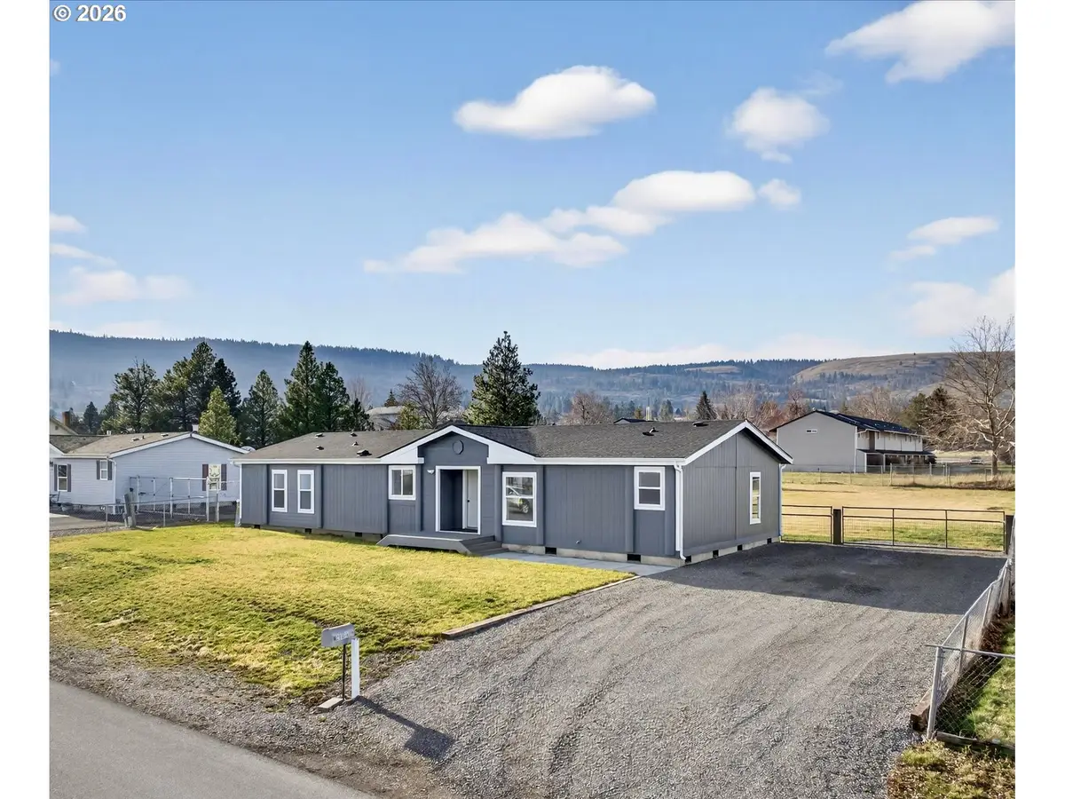 208 16th St, La Grande, OR 97850 - Image #1