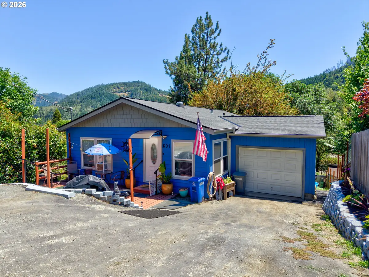 601 Fairchild St, Canyonville, OR 97417 - #1