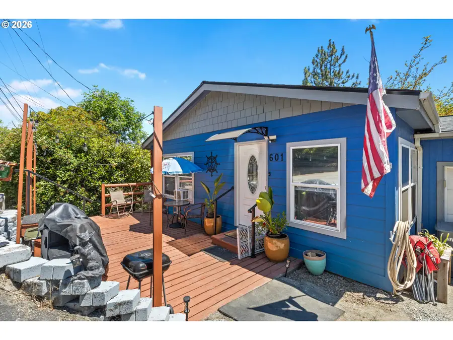 601 Fairchild St, Canyonville, OR 97417 - #3
