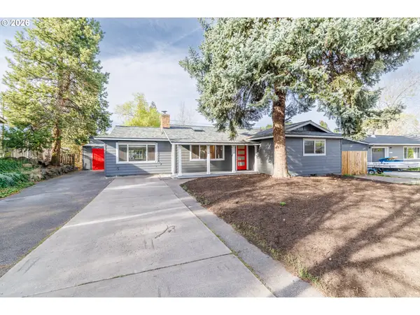 1382 NE Drost Dr, Bend, OR 97701