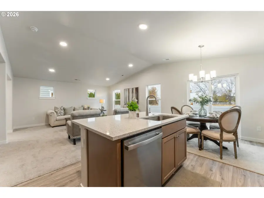 5177 Holly St, Springfield, OR 97478 - #3