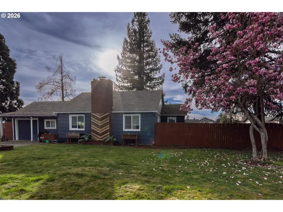 370 S 38th St, Springfield, OR 97478 - #2