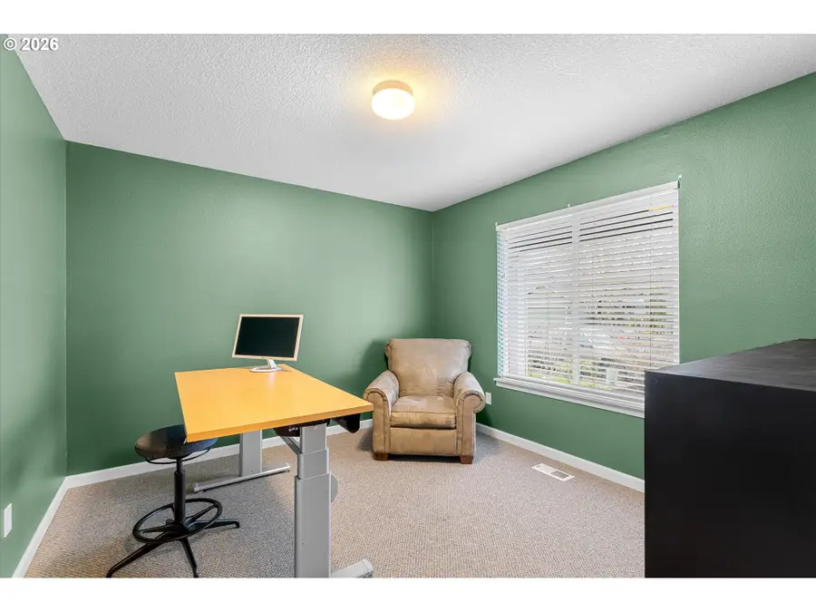 2483 Dorsey Dr, Hubbard, OR 97032 - #3