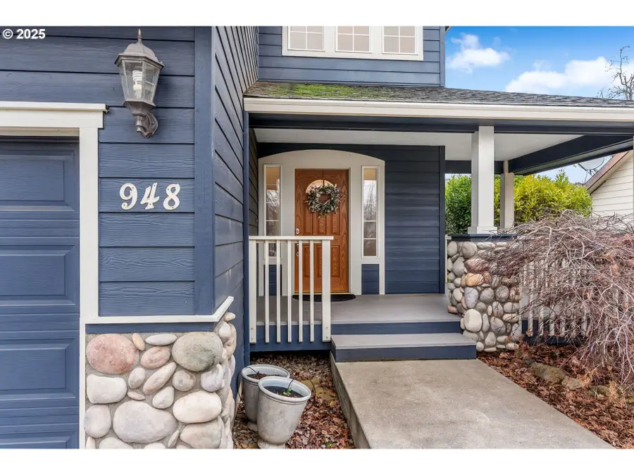 948 28th St, Hood River, OR 97031 - Image #2