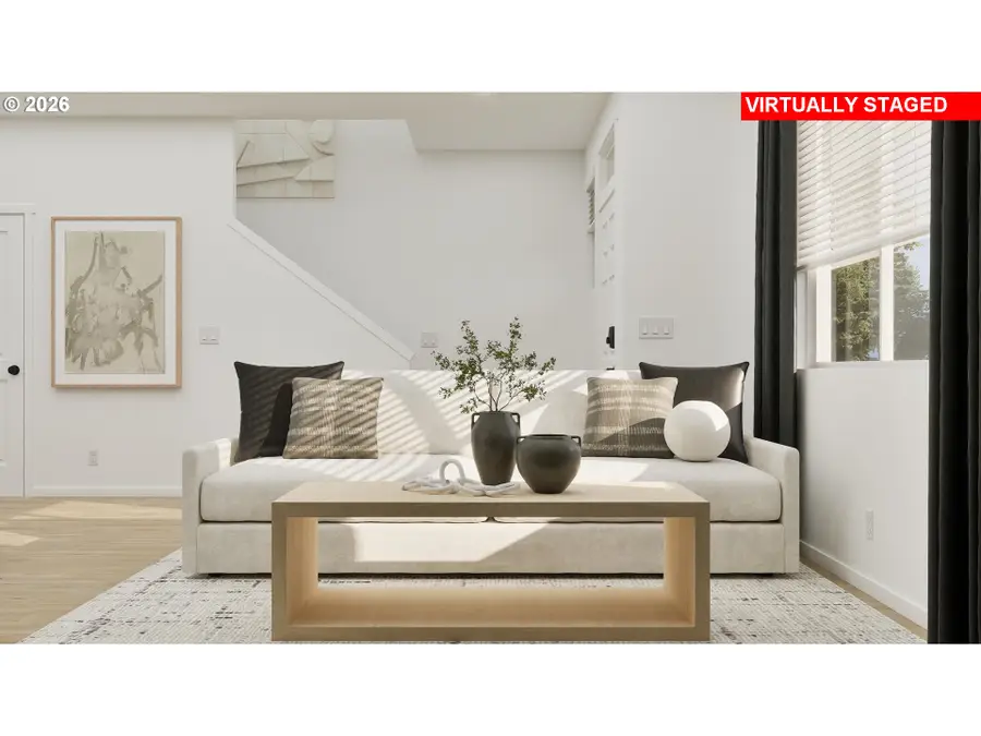 526 E Traverse Rd, Woodburn, OR 97071 - #3