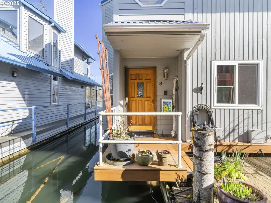 3939 N Marine Dr #8, Portland, OR 97217 - Image #2