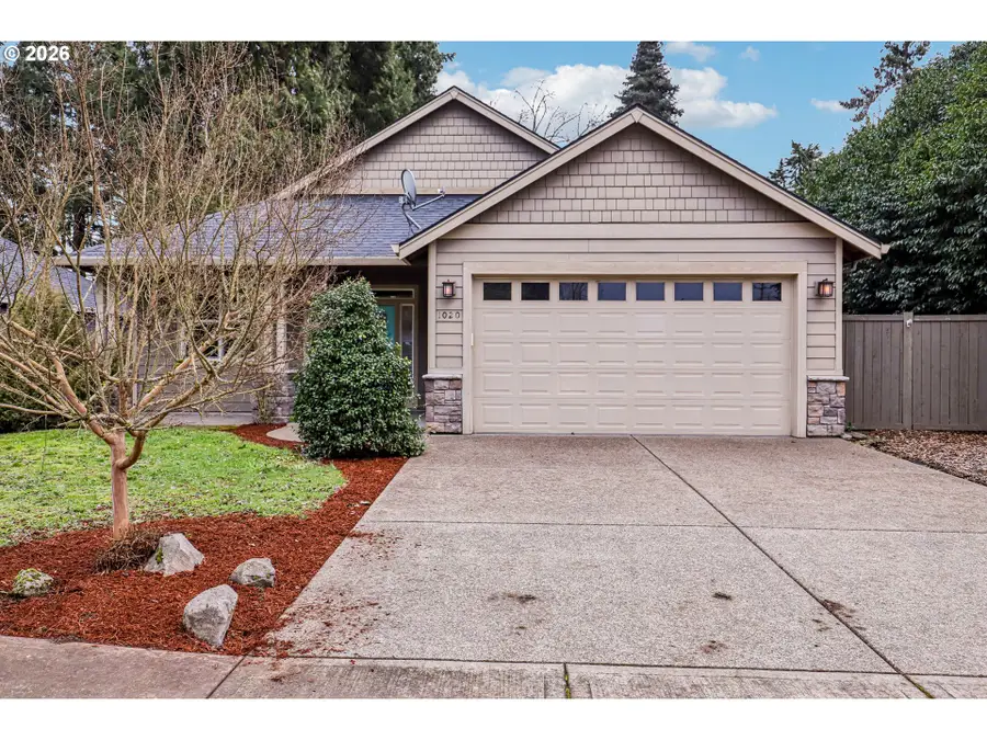 1020 N Juniper St, Canby, OR 97013 - #2