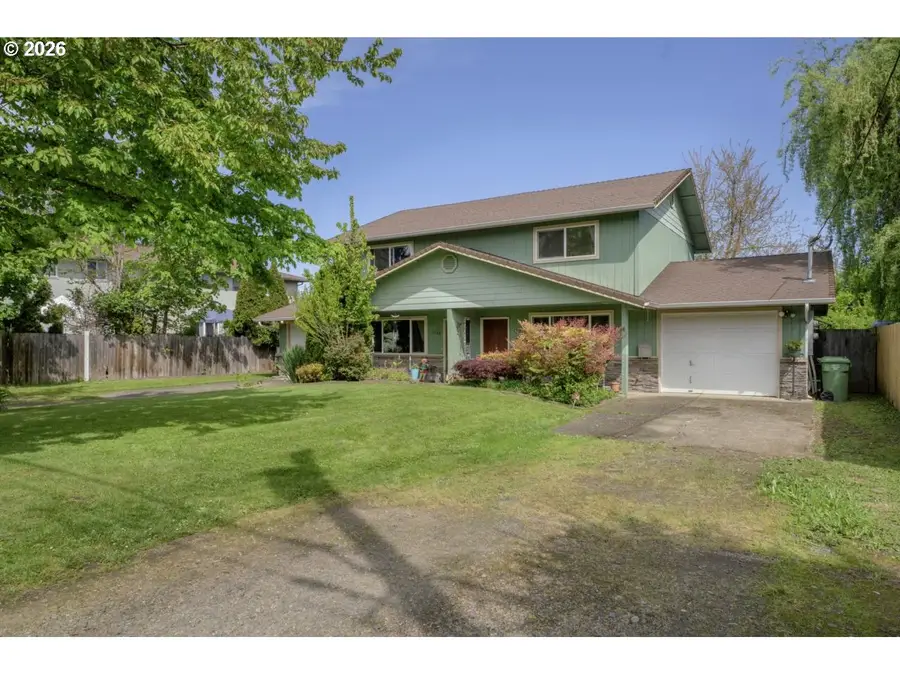 1522 E Washington Ave, Cottage Grove, OR 97424 - #2