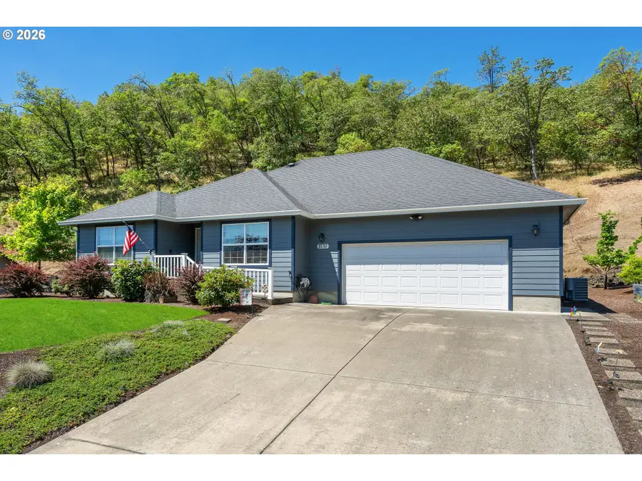 1530 NE Rocky Dr, Roseburg, OR 97470 - #2