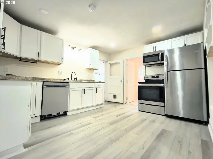 254 N Dean St, Coquille, OR 97423 - Image #2