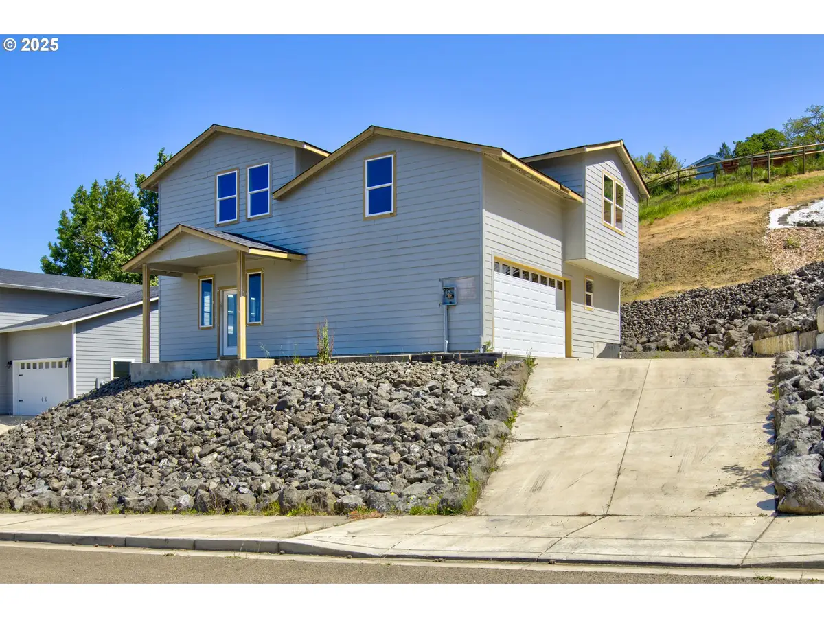1030 Forest Heights St, Sutherlin, OR 97479 - #1