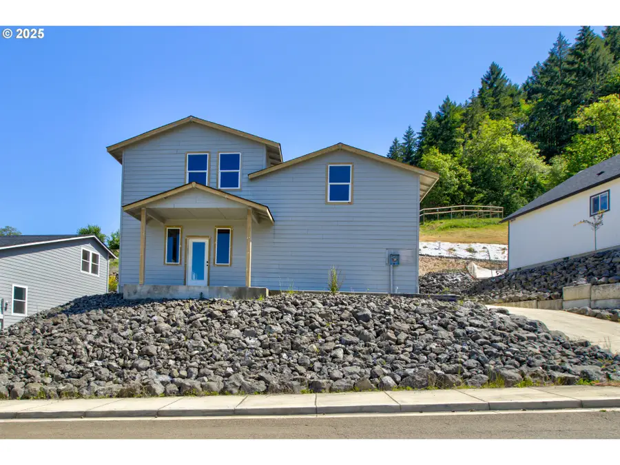 1030 Forest Heights St, Sutherlin, OR 97479 - #3