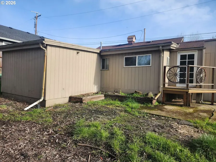 1337 NE Freemont Ave, Roseburg, OR 97470 - #2