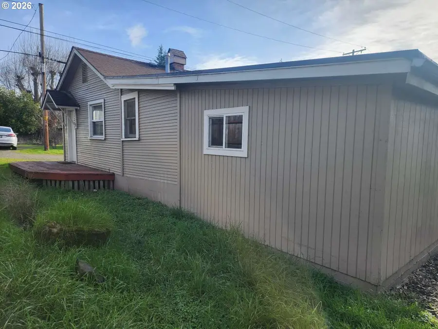 1337 NE Freemont Ave, Roseburg, OR 97470 - #3