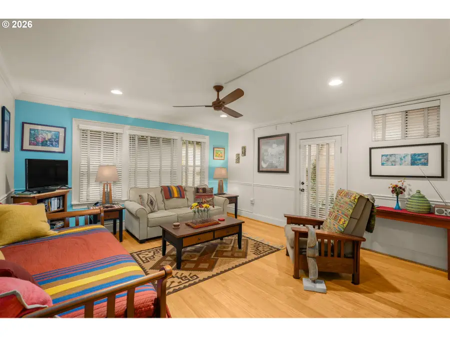 2076 NW Johnson St #103, Portland, OR 97209 - #3