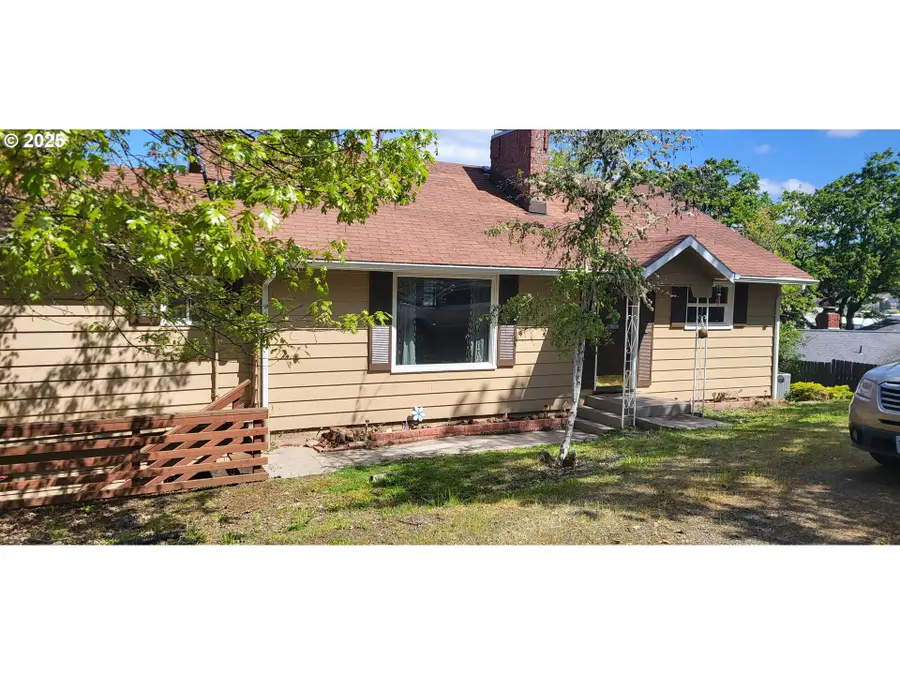 522 SE Hillside Dr, Roseburg, OR 97470 - #3
